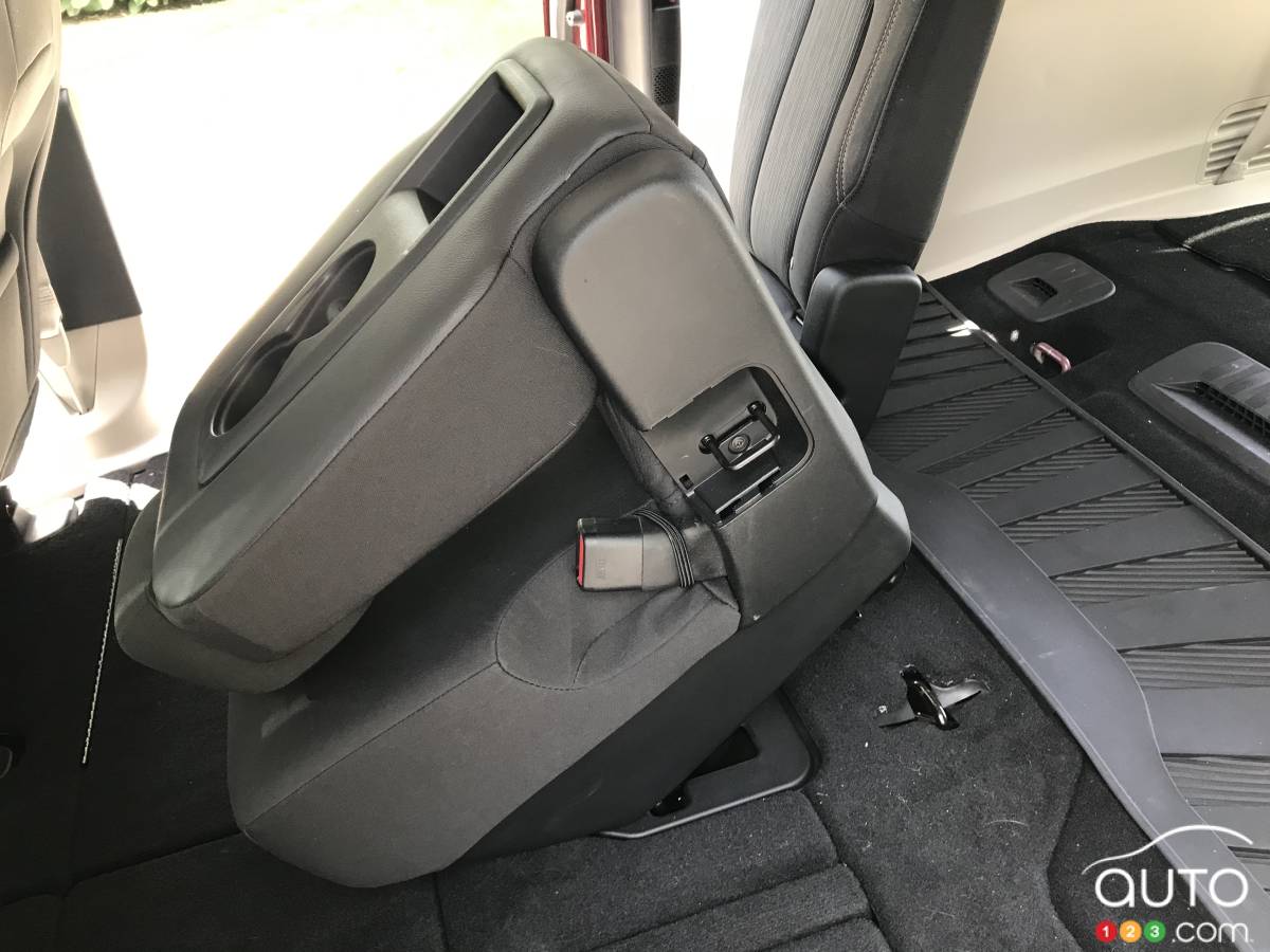 Chrysler Pacifica, siège du milieu de la 2e rangée, plié